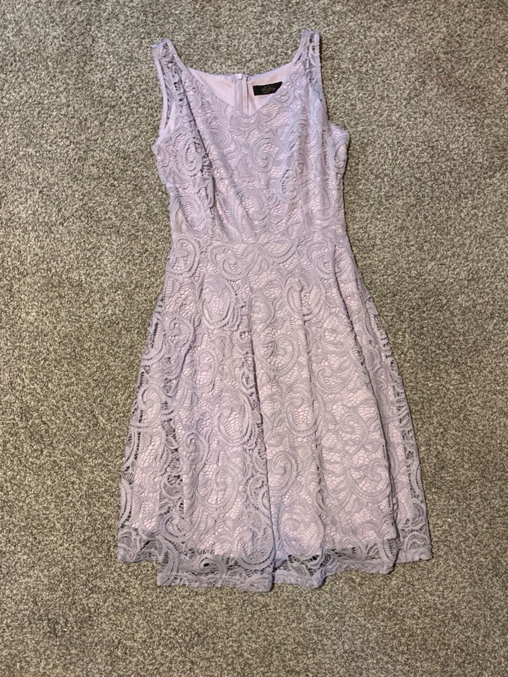 Sleeveless Lace Midi Dress in Light Lavender